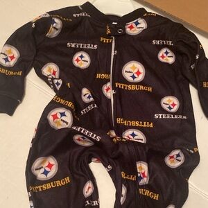 NFL Pittsburgh Steelers Kids Footie - Black and Gold
Size 6/9 months
NWT